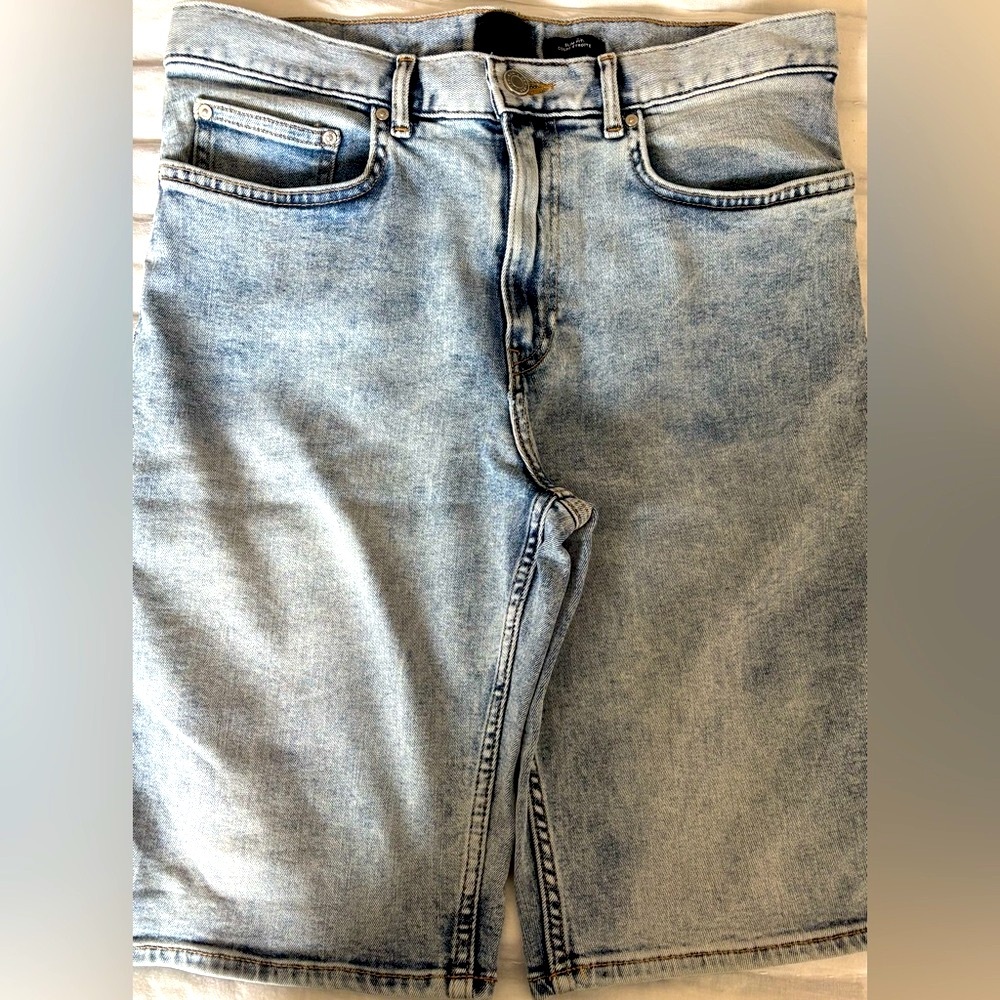 H&M Men’s Slim Fit Denin Shorts.